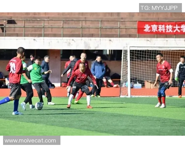 卡普卡带领高低级别足球激战全场技艺展现球场风采